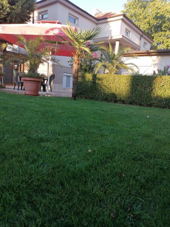 Villa Ros Guest House Svilengrad Exterior foto